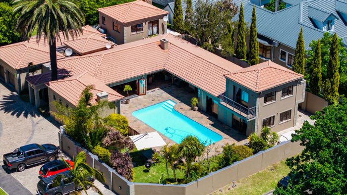 For Sale: Guest House in Camphersdrift with pool, gardens, and business rights.