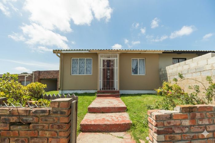 2-Bedroom House For Sale in Bloemendal with secure parking and private backyard.