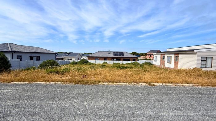 Vacant Land Residential in Kleinbaai for Sale: 619m², serviced, near marine activities.