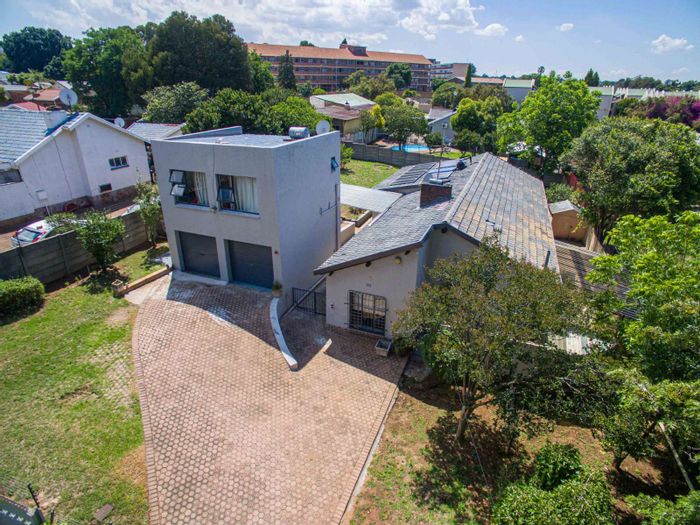 Horison House For Sale: 3 Bedrooms, Cottage, Drive-Through Garage, Solar Power.