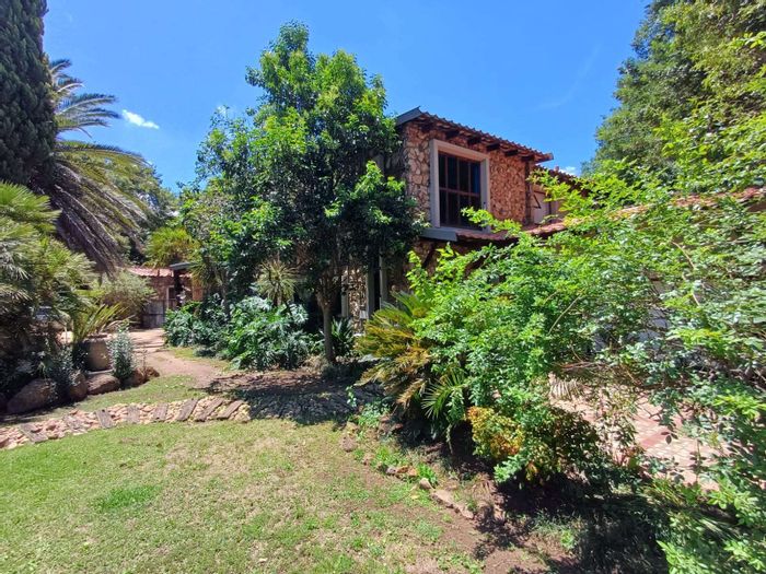 4-Bedroom House For Sale in Elandsheuwel with office, garage, and water storage.