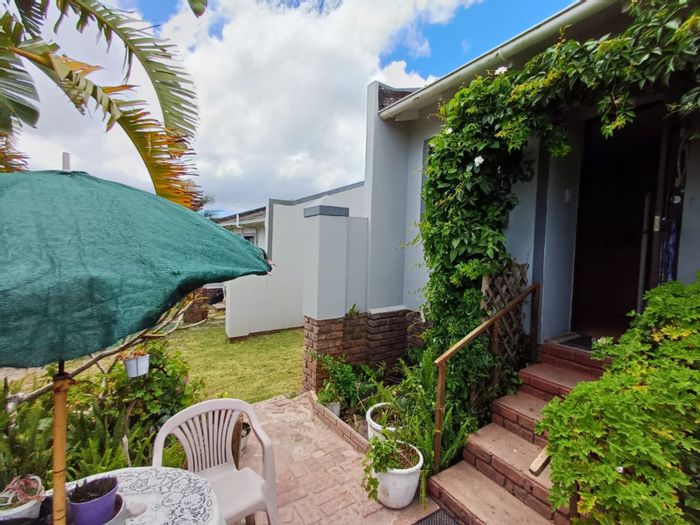 Townhouse for Sale in Lorraine: 2 bedrooms, braai room, pool, gardens.