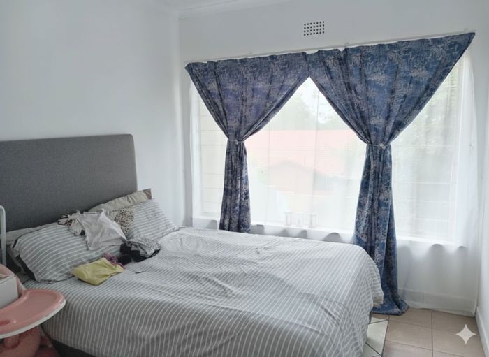 For Sale | Townhouse in Ferndale with garden, garage, and top security features.