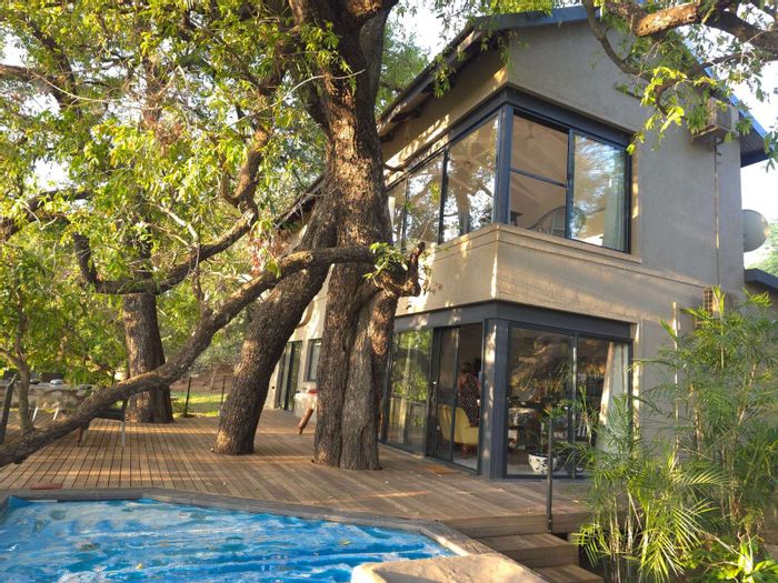 3 Bedroom House For Sale in Mica with Private Deck, Pool, and River Frontage.