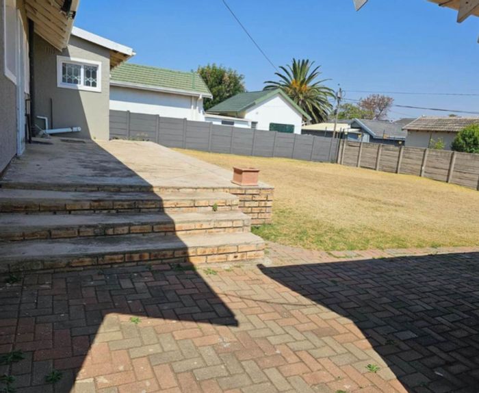 4-Bedroom House To Rent in Horison with security, garage, and family-friendly layout.