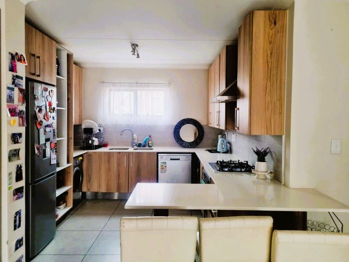 Irene Apartment For Sale: 2 beds, gym, pool, garden, secure estate living.