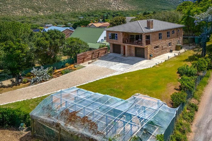 For Sale: Spacious 4-bedroom house in Groenvallei with stunning views and versatile layout.