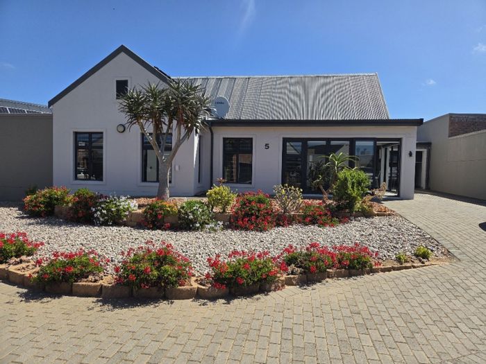 For Sale: House in Hartenbos Central, 3 beds, low-maintenance garden, near beach.