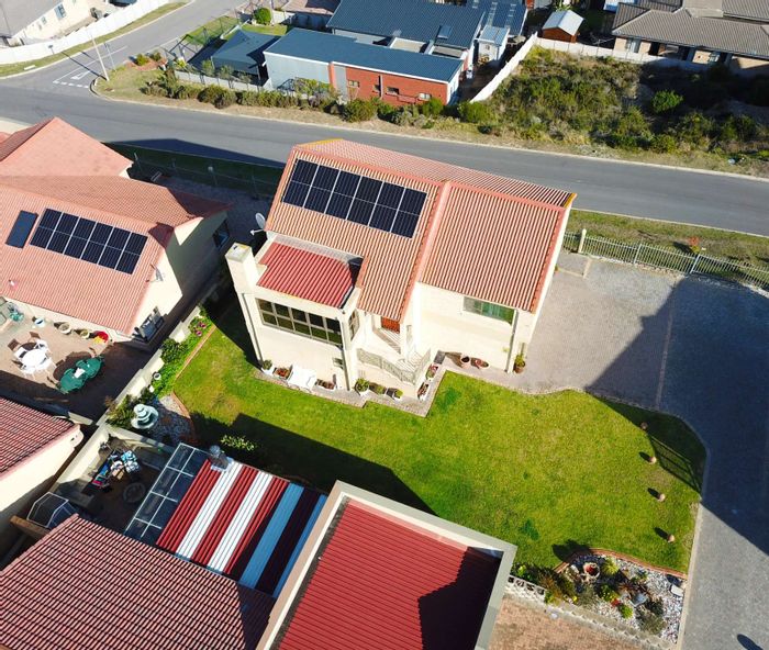 Seemeeu Park Townhouse For Sale: Ocean views, solar energy, and secure living.