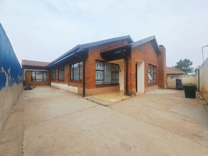 Spacious 6-Bedroom House with Rental Potential in Mamelodi West, For Sale.