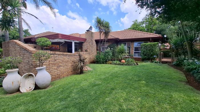 For Sale: Spacious Highveld house with 3 bedrooms, jacuzzi, and ample parking.