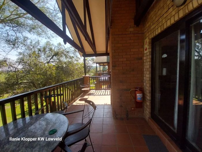 For Sale: House in White River Estates with 3 en-suite bedrooms, pool, and security.