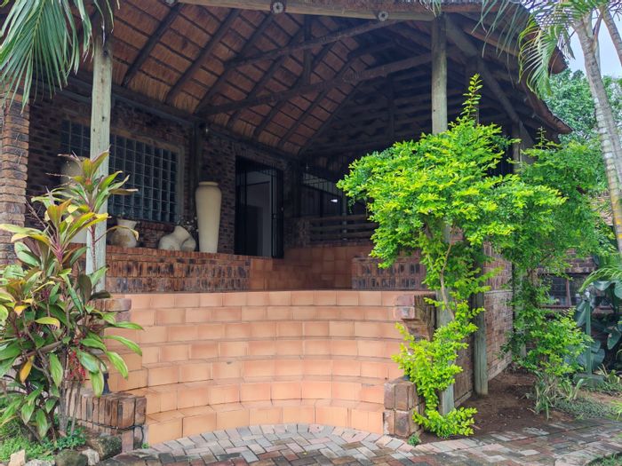 Karino Farm For Sale: 4.2 Ha, family living, light industry potential, secure estate.