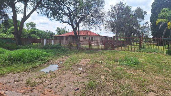 Vacant Land Residential in Modimolle Central For Sale, 1124m² with redevelopment potential.