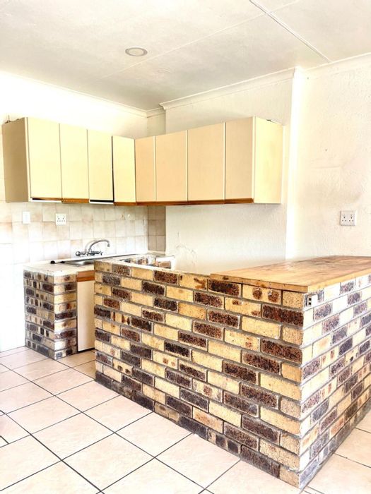 1-Bedroom Apartment in Albertville For Sale with Pool and Braai Area Access.
