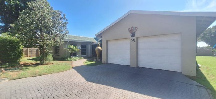 For Sale: House in Helikonpark with pool, garden, and security features.