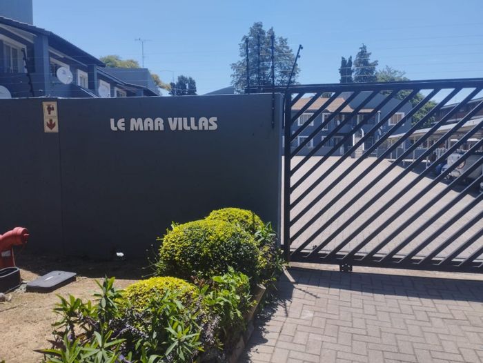 2 Bedroom Apartment To Rent in Malanshof with parking and secure living.