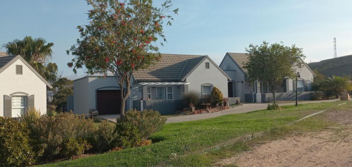 Two-bedroom townhouse in Seemeeu Park with garage, garden, and secure complex. For Sale.