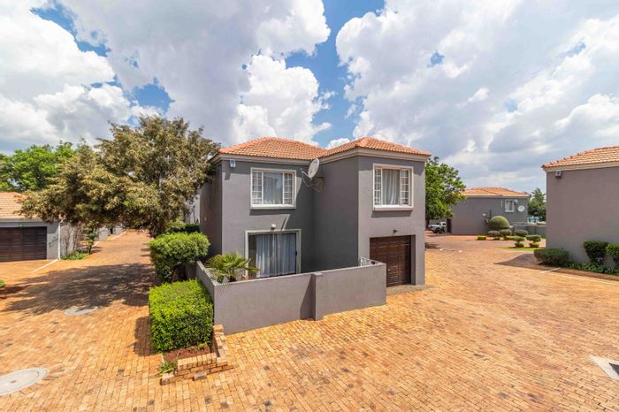 Groblerpark Townhouse For Sale: 3 beds, garden, garage, secure estate living.