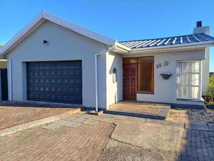 Spacious 4-bedroom house in Scottsville with double garage and secure parking. For Sale.