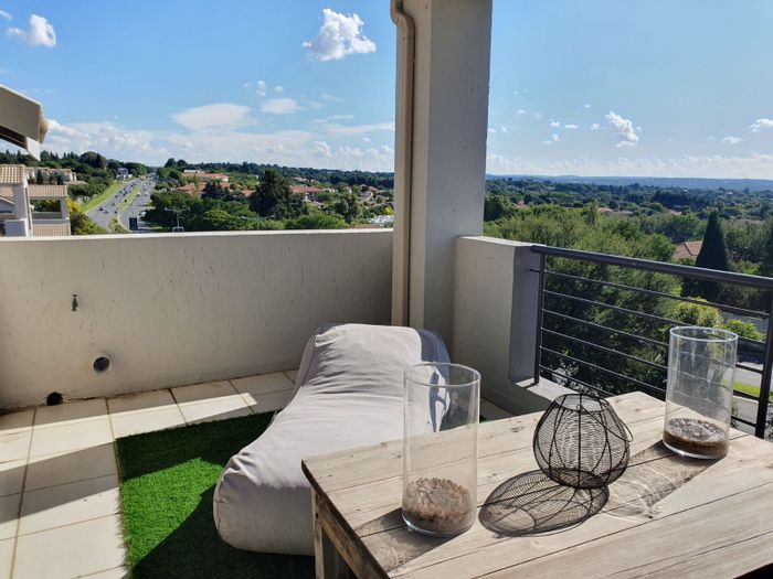 Bryanston Apartment To Rent: Top floor, 2 balconies, pet-friendly, pool access.
