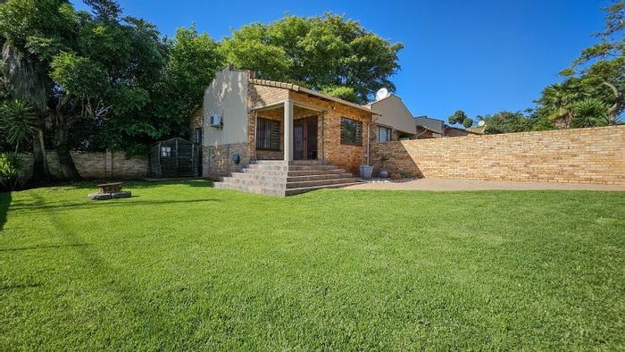 Wilgeheuwel Townhouse For Sale: 2 beds, large garden, pet-friendly, 24-hour security.