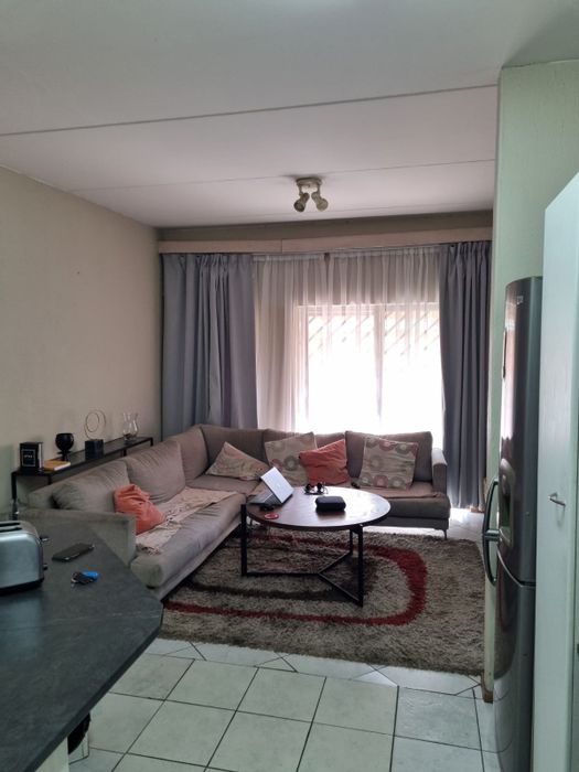 2-Bedroom Apartment For Sale in Blackheath with parking, near schools and transport.