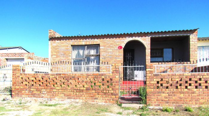 Arcadia House For Sale: 3 Bedrooms, storage Wendy house, close to amenities.