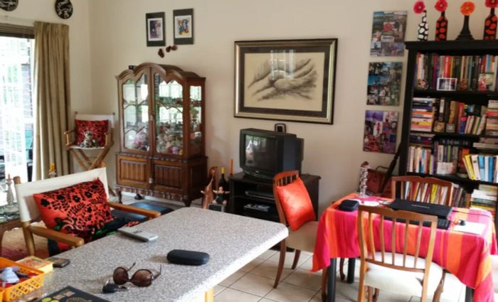 To Rent: House in Jukskei Park with pet-friendly garden, security, and pool access.