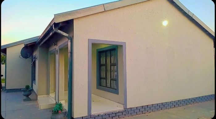 House for Sale in Hammanskraal Central: 2 bedrooms, garage, spacious yard, nearby amenities.