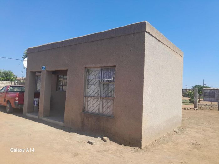 House for Sale in Hammanskraal Central: Dual access, large stand, zoning potential.