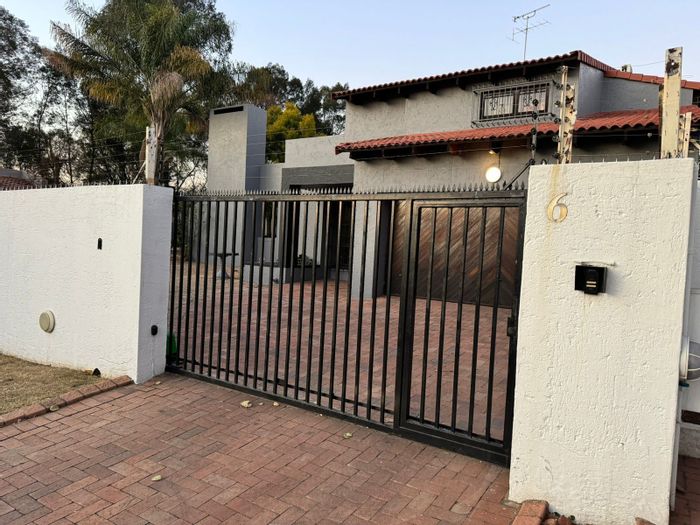 6 Bedroom House To Rent in Woodmead with flexible rental options and prepaid electricity.