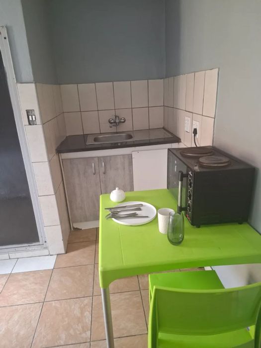 Furnished house in Spartan to rent, includes WiFi, parking, and garden.