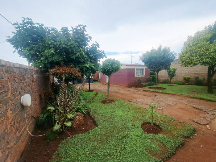 Nellmapius House For Sale: 1 bed, 1 bath, secure, near amenities, development potential.