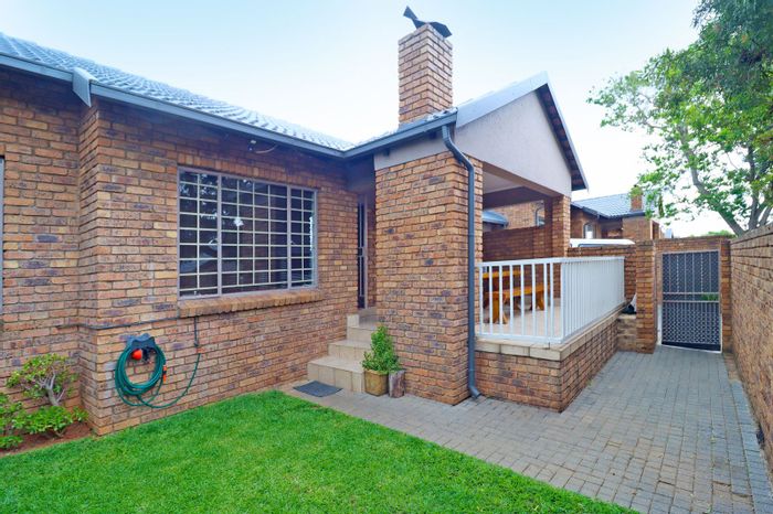 Amberfield Townhouse For Sale: Spacious living, private garden, double garage, pet-friendly.