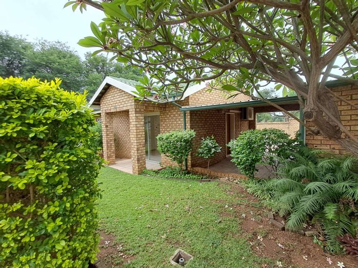 Aventura Warmbaths Townhouse For Sale: 2 beds, communal garden, secure complex amenities.