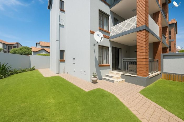Mooikloof Townhouse For Sale: 2 beds, garden, garage, open-plan living, great investment.