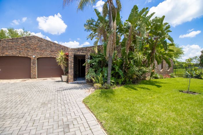 Spacious Sinoville house with garden flat, solar power, and excellent security for sale.