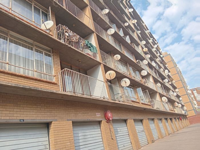 Apartment For Sale in Pretoria Central: 2 Bedrooms, Carport, Close to Amenities.