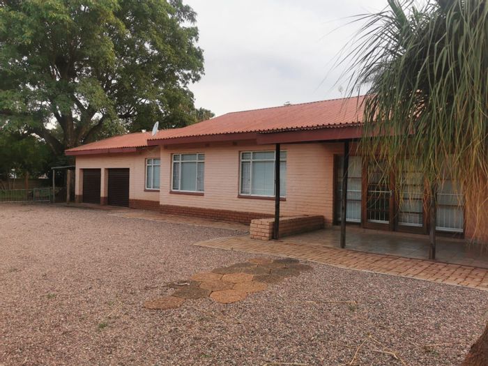 3-Bedroom House For Sale in Mookgopong Central with spacious yard and parking.