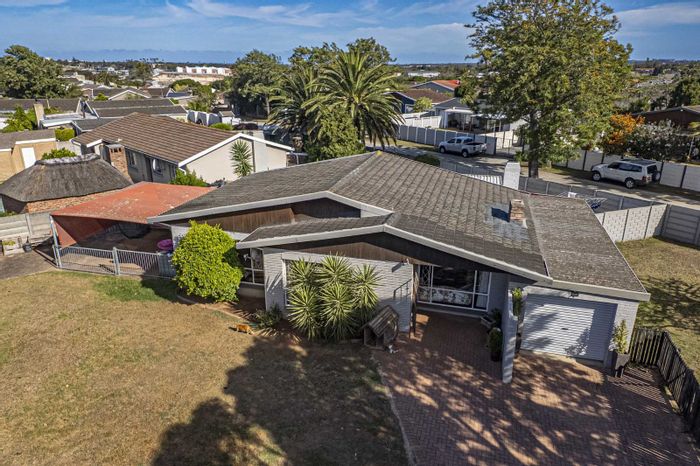 Spacious 3-Bedroom House with Pool and Braai Area – Westering, For Sale