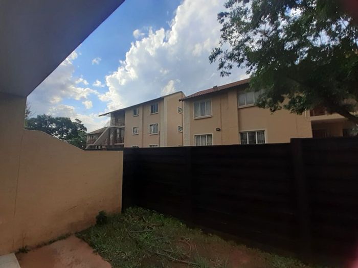 Die Hoewes Apartment For Sale: 2 beds, pool, garden, 24-hour security, convenient location.