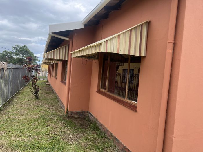 4-Bedroom House For Sale in Esikhawini Central with garage, fenced yard, and ensuite.