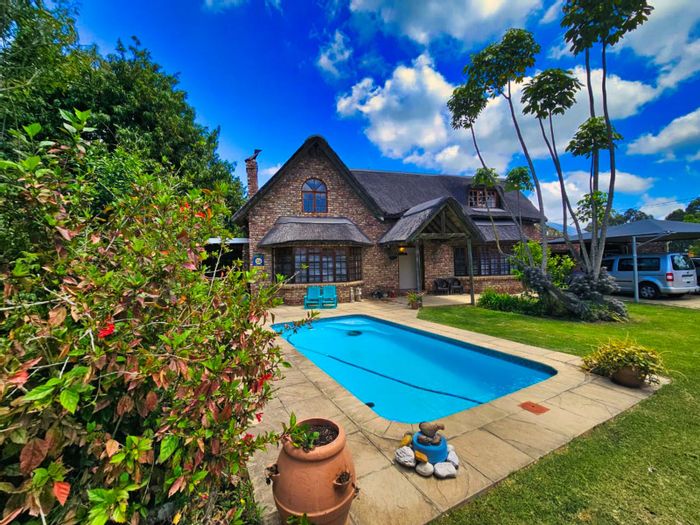 House For Sale in Heather Park: Pool, braai area, office space, mountain views.