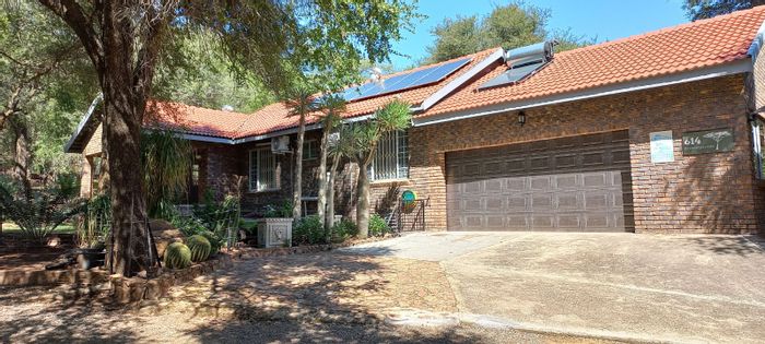 For Sale: House in Leeupoort with 3 beds, splash pool, and wildlife views.