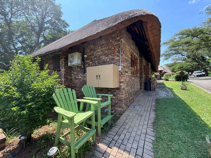 For Sale: House in Hazyview Central with golf access, en-suite baths, and loft.