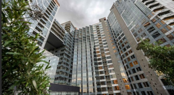 To Rent: Commercial Office in Sandton Central with backup power and fibre connectivity.