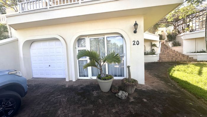 Palm Beach House For Sale: 3 beds, pool, beach access, golf course nearby.