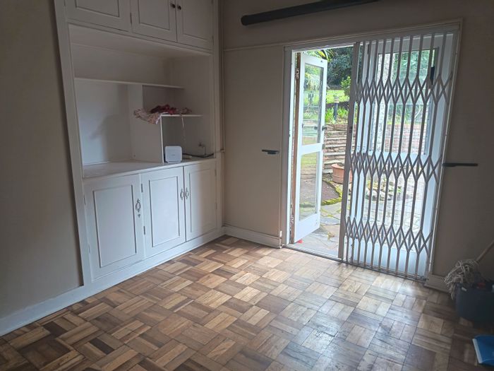 1-Bedroom Apartment To Rent in Everton H C with shared pool access.