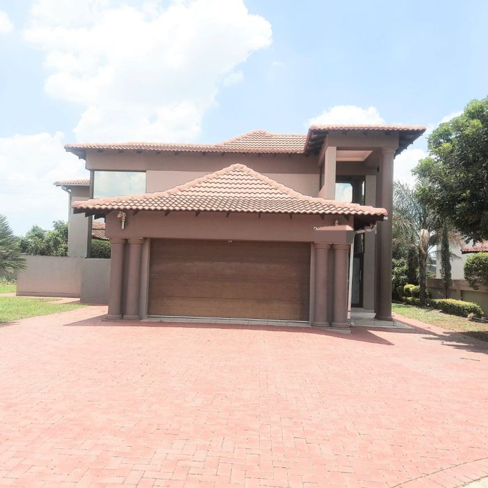 Savannah Country Estate House For Sale: 6 bedrooms, private garden, entertainment bar.